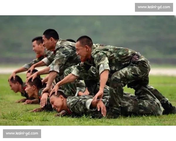 传统武术与现代搏击的碰撞与比较从技术体系实战能力到时代演进的全景解析 传统武术与现代搏击的碰撞与比较从技术体系实战能力到时代演进的全景解析